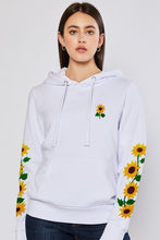 Load image into Gallery viewer, “Flower child” Pullover